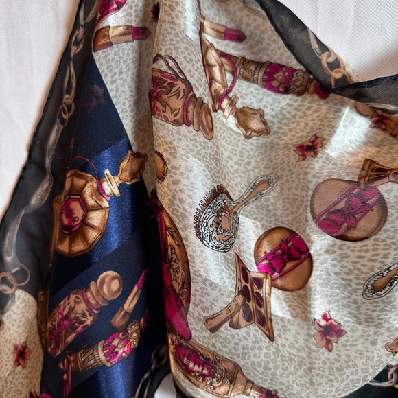 Elegant Black and Pink Patterned Woman Scarf - Picture 2 of 3